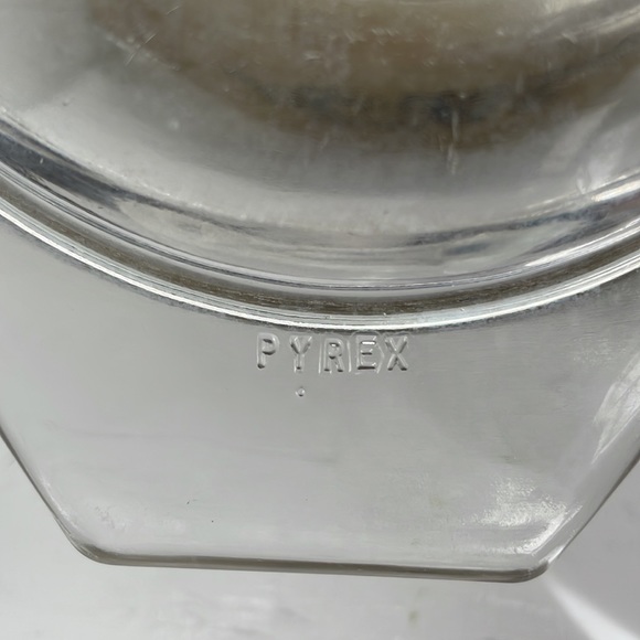 Vintage Pyrex Homestead 1.5 q. - Picture 8 of 12